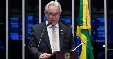 Senador pressiona por regulamentação do ensino domiciliar e critica condenação de famílias