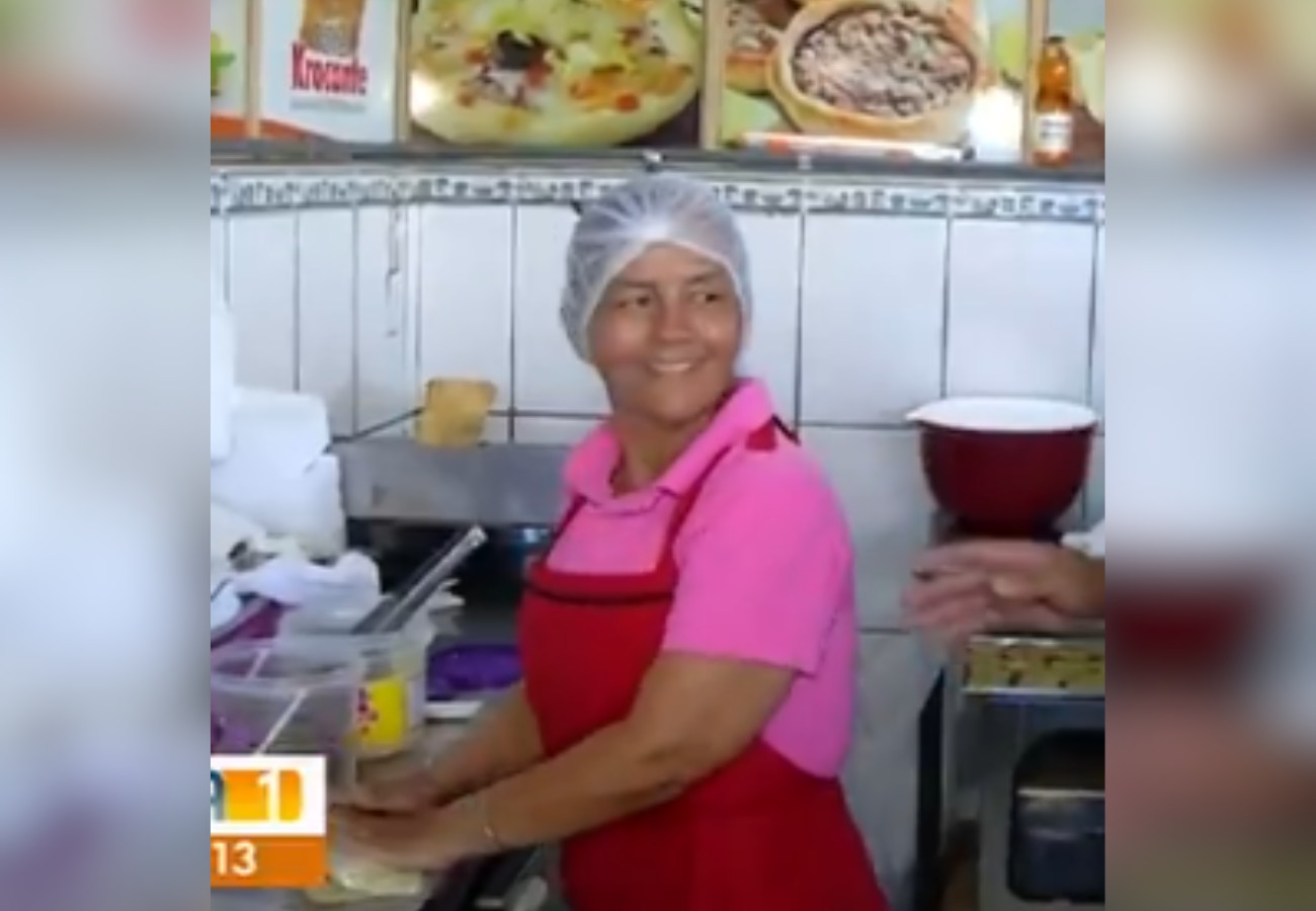Conheça a mãe que vende pastéis para pagar faculdade de medicina das filhas