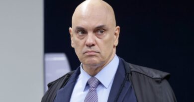 Ações contra Flávio Bolsonaro e dosimetria recolocam Moraes na mira da Lei Magnitsky